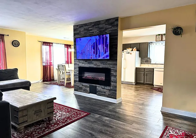 Photo 3 of Condo for sale at 9355 Landings Ln #301, Des Plaines, IL 60016 | MLS# 12725854 | Listing updated on 2026-09-29
