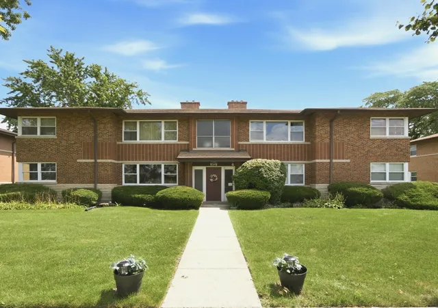 Condo for sale at 1421 Balmoral Ave #2S, Westchester, IL 60154 | MLS# 12725855