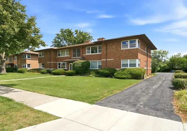 Photo 2 of Condo for sale at 1421 Balmoral Ave #2S, Westchester, IL 60154 | MLS# 12725855 | Listing updated on 2026-08-10