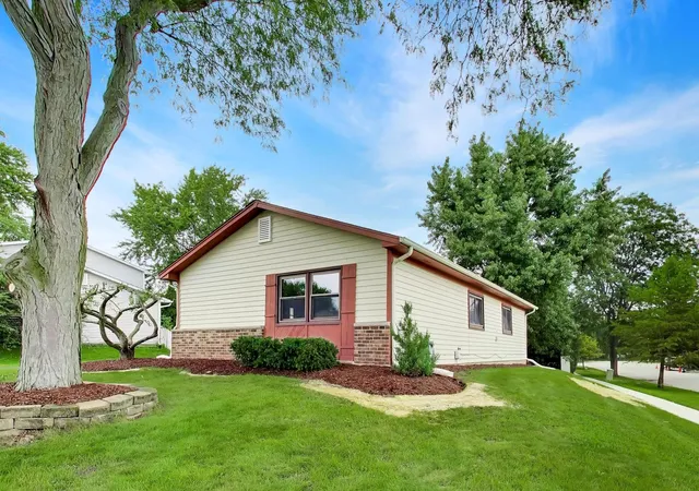 3rd image of 4585 Brigantine Ln, Hoffman Estates, IL 60192 | MLS# 12725856