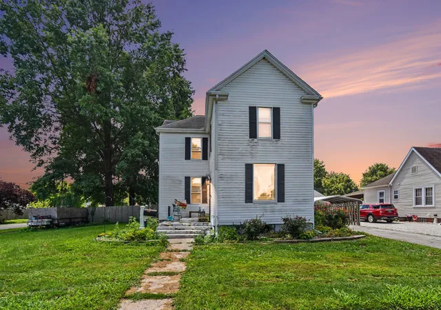 Photo 2 of Single family home for sale at 500 W 1 Street, Mount Olive, IL 62069 | MLS# 12725860 | Listing updated on 2026-09-15