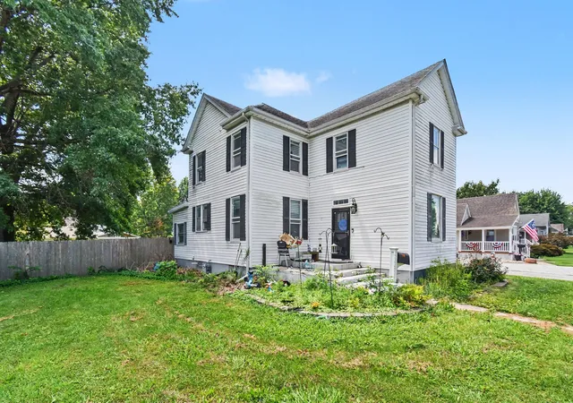 Photo 3 of Single family home for sale at 500 W 1 Street, Mount Olive, IL 62069 | MLS# 12725860 | Listing updated on 2026-09-15
