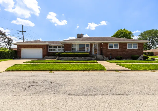 Photo 1 of Single family home for sale at 427 Luella Ave, Calumet City, IL 60409 | MLS# 12725869 | Listing updated on 2026-08-14