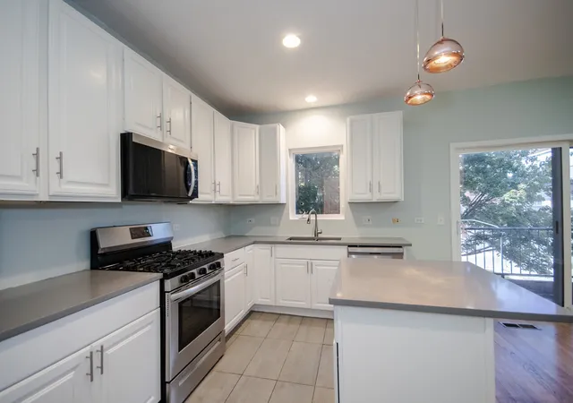 Photo 3 of Townhouse for sale at 710 E 51st Street, Chicago, IL 60615 | MLS# 12725874 | Listing updated on 2026-09-13