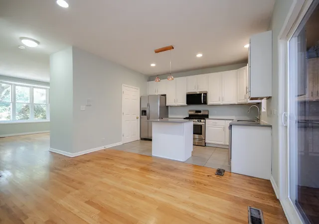 Photo 4 of Townhouse for sale at 710 E 51st Street, Chicago, IL 60615 | MLS# 12725874 | Listing updated on 2026-09-13