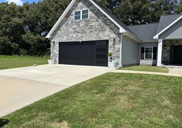 Photo 3 of Single family home for sale at 1114 Glory Ln, Marion, IL 62959 | MLS# 12725919 | Listing updated on 2026-09-15