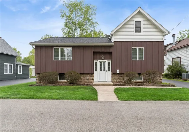 1st image of 1631 Park St, Mc Henry, IL 60050 | MLS# 12725944