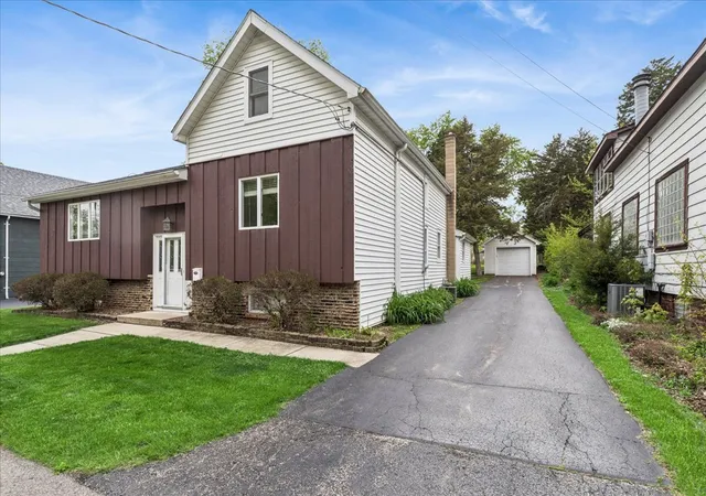 2nd image of 1631 Park St, Mc Henry, IL 60050 | MLS# 12725944