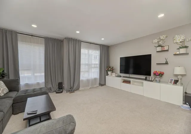 Photo 3 of Townhouse for sale at 567 Declaration Ln, Aurora, IL 60502 | MLS# 12725973 | Listing updated on 2026-08-14