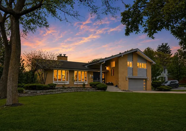Photo 1 of Single family home for sale at 360 S Prospect Ave, Elmhurst, IL 60126 | MLS# 12725994 | Listing updated on 2026-09-05