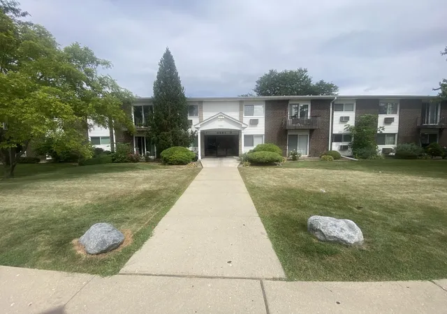 2nd image of 9581 Dee Rd #2L, Des Plaines, IL 60016 | MLS# 12726010