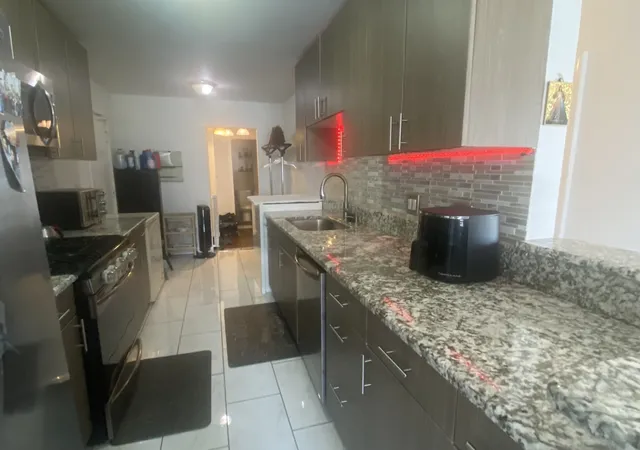 2nd image of 9581 Dee Rd, Des Plaines, IL 60016