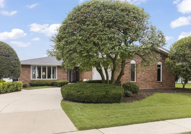 Photo 2 of Sale Pending at 15213 Woodmar Dr, Orland Park, IL 60462 | MLS# 12726021 | Listing updated on 2026-09-19