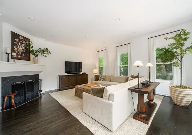 Photo 3 of Sale Pending at 1434 W Belden Ave, Chicago, IL 60614 | MLS# 12726022 | Listing updated on 2026-09-03