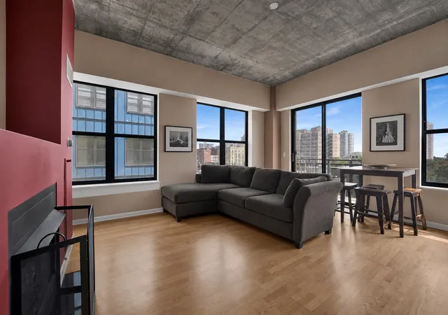 Photo 4 of Condo for sale at 1122 W Catalpa Ave #606, Chicago, IL 60640 | MLS# 12726025 | Listing updated on 2026-09-14
