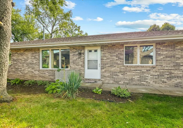 Photo 4 of Townhouse for sale at 6616 Sandalwood Close, Rockford, IL 61108 | MLS# 12726044 | Listing updated on 2026-10-06