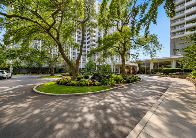 Photo 2 of Condo for sale at 4250 N Marine Dr #807, Chicago, IL 60613 | MLS# 12726056 | Listing updated on 2026-08-16