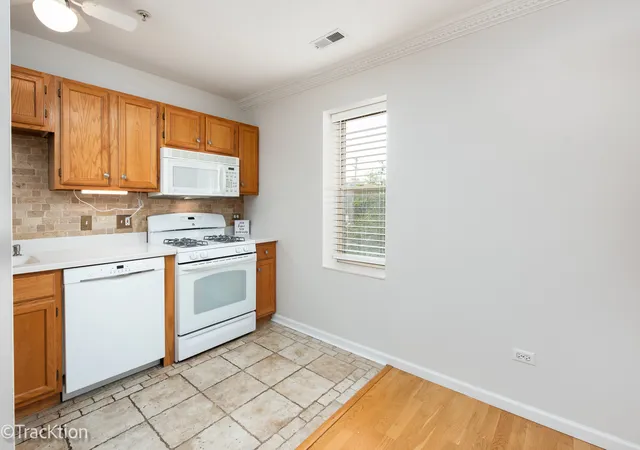 Listing Photo 5 - Condo for sale in building located at 57 E Hattendorf Ave, Roselle, IL 60172 - Unit #210
