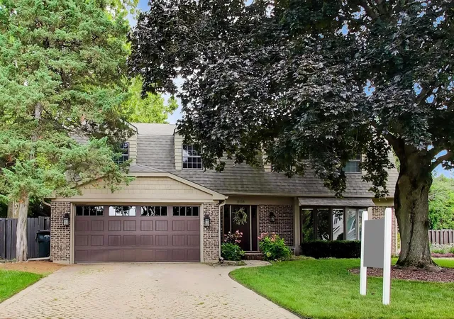 Photo 1 of Sale Pending at 808 Dawes St, Libertyville, IL 60048 | MLS# 12726115 | Listing updated on 2026-09-20