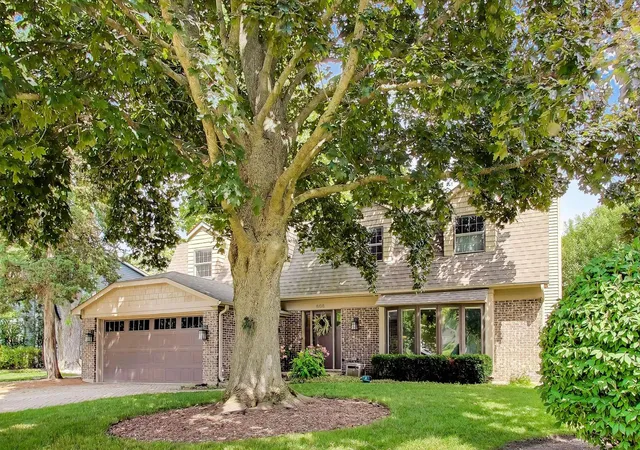 Photo 2 of Sale Pending at 808 Dawes St, Libertyville, IL 60048 | MLS# 12726115 | Listing updated on 2026-09-20