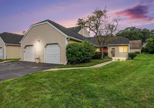 Photo 2 of Sale Pending at 1100 Saratoga Ln #1100, Chesterton, IN 46304 | MLS# 12726127 | Listing updated on 2026-09-14