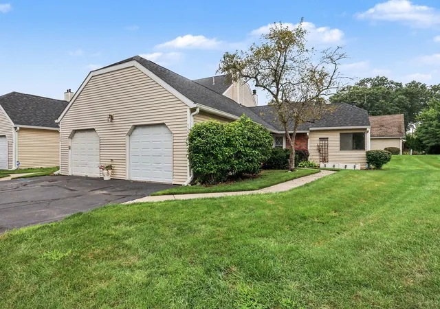 Photo 3 of Sale Pending at 1100 Saratoga Ln #1100, Chesterton, IN 46304 | MLS# 12726127 | Listing updated on 2026-09-14