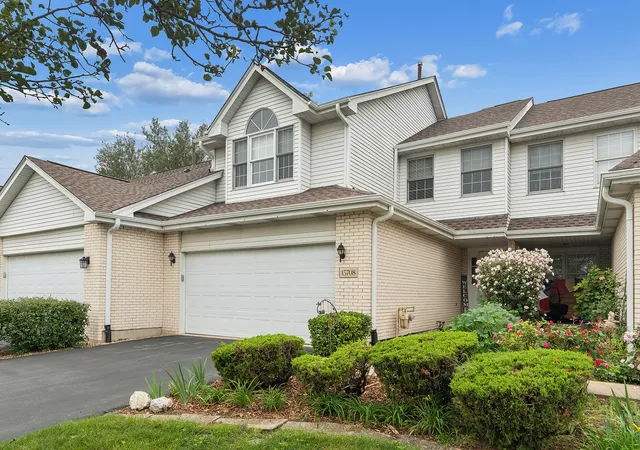 Photo 2 of Townhouse for sale at 15708 Centennial Dr, Orland Park, IL 60462 | MLS# 12726139 | Listing updated on 2026-09-18