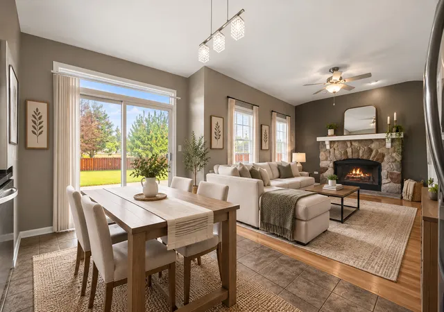 Photo 4 of Sale Pending at 1402 Sommer Ct, Minooka, IL 60447 | MLS# 12726154 | Listing updated on 2026-09-25