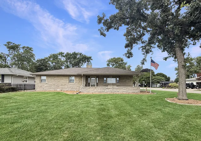 Photo 2 of Single family home for sale at 800 W Central Ave, Thomasboro, IL 61878 | MLS# 12726158 | Listing updated on 2026-10-23