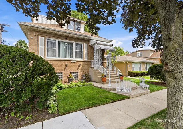 Photo 1 of Single family home for sale at 3944 W Greenleaf Ave, Lincolnwood, IL 60712 | MLS# 12726161 | Listing updated on 2026-09-15
