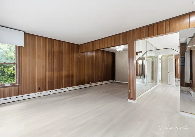 Photo 3 of Single family home for sale at 3944 W Greenleaf Ave, Lincolnwood, IL 60712 | MLS# 12726161 | Listing updated on 2026-09-15