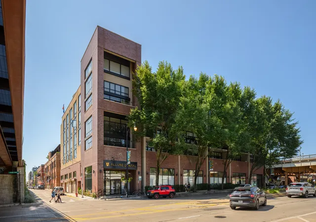 Sale Pending at 3946 N Ravenswood Ave #607, Chicago, IL 60613 | MLS# 12726188 | Listing updated on 2026-09-05