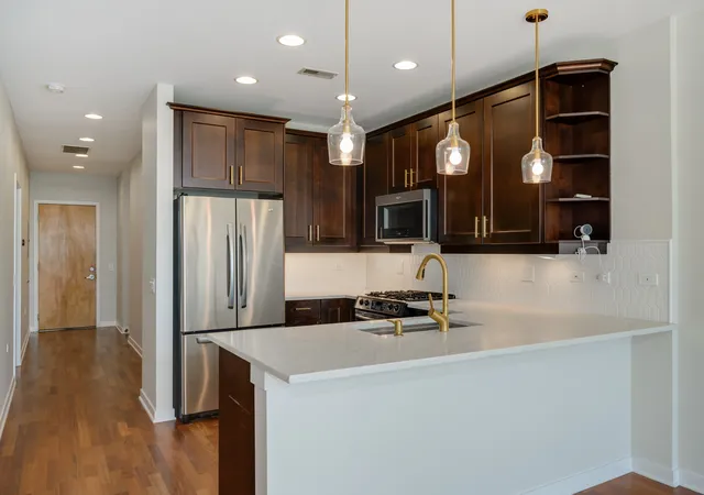 Photo 1 of Sale Pending at 3946 N Ravenswood Ave #607, Chicago, IL 60613 | MLS# 12726188 | Listing updated on 2026-09-05