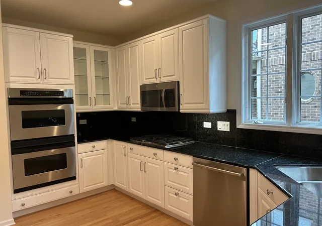 Photo 3 of Townhouse for sale at 2269 Royal Ridge Dr, Northbrook, IL 60062 | MLS# 12726200 | Listing updated on 2026-08-25