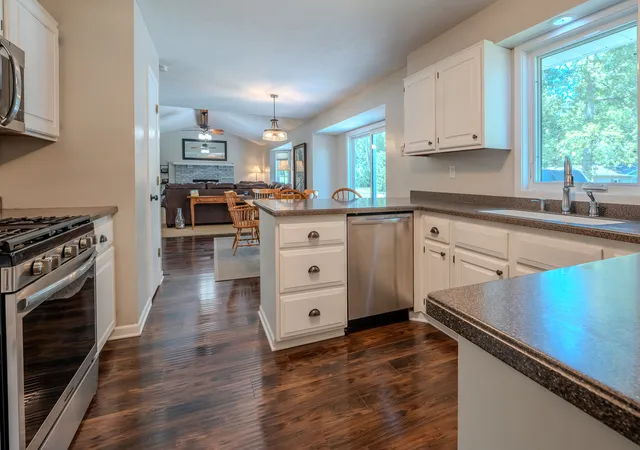 Photo 4 of Single family home for sale at 2206 Farmdale Ln, Freeport, IL 61032 | MLS# 12726212 | Listing updated on 2026-08-12