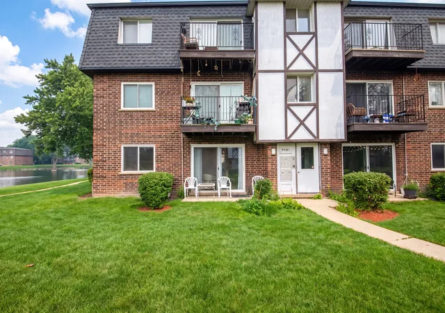 2nd image of 9461 Bay Colony Dr #1S, Des Plaines, IL 60016 | MLS# 12726252