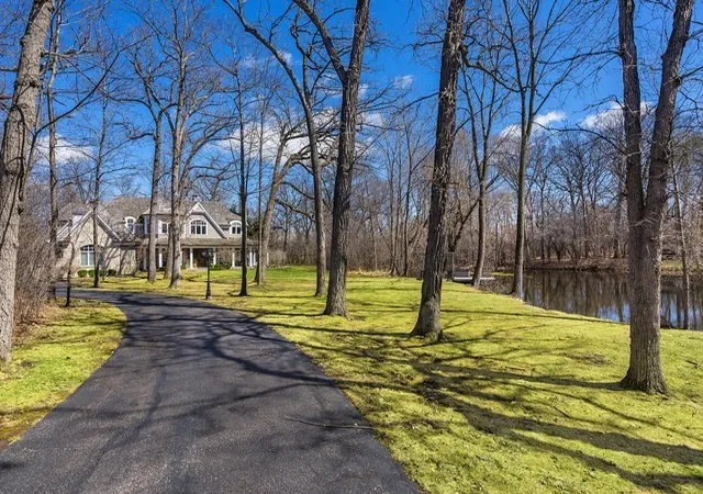 2nd image of 1300 Abington Cambs Dr, Lake Forest, IL 60045 | MLS# 12726255