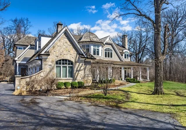 3rd image of 1300 Abington Cambs Dr, Lake Forest, IL 60045 | MLS# 12726255