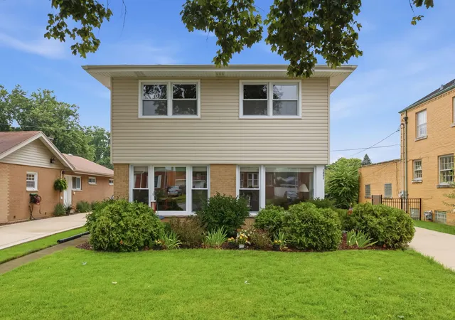 Photo 2 of Single family home for sale at 1451 Suffolk Ave, Westchester, IL 60154 | MLS# 12726269 | Listing updated on 2026-09-01