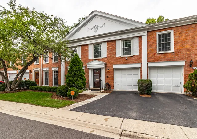 2nd image of 714 York Ct, Northbrook, IL 60062 | MLS# 12726287