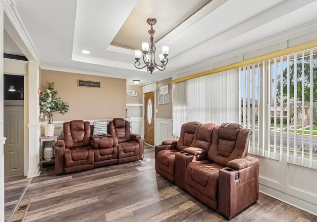Photo 2 of Sale Pending at 4730 S Lamon Ave, Chicago, IL 60638 | MLS# 12726318 | Listing updated on 2026-09-12