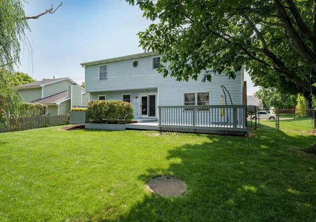 Photo 4 of Sale Pending at 39 Aberdeen Way, Bloomington, IL 61704 | MLS# 12726346 | Listing updated on 2026-08-14