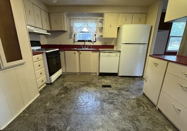 Photo 3 of Manufactured home for sale at 98 Maple Ln, Sandwich, IL 60548 | MLS# 12726357 | Listing updated on 2026-08-14