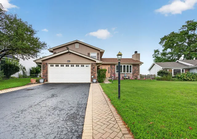 2nd image of 196 Sunshine Dr, Bolingbrook, IL 60490 | MLS# 12726362