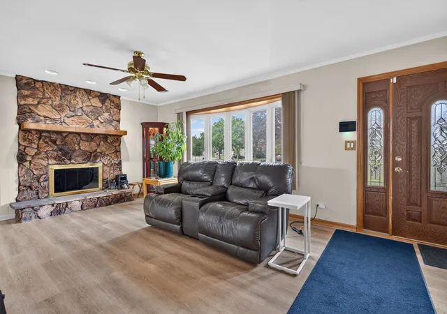 Photo 3 of Single family home for sale at 196 Sunshine Dr, Bolingbrook, IL 60490 | MLS# 12726362 | Listing updated on 2026-08-13