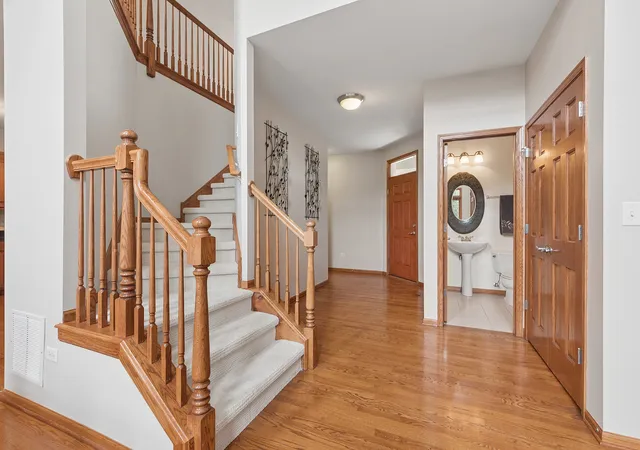 2nd image of 11156 Karen Dr, Orland Park, IL 60467 | MLS# 12726397