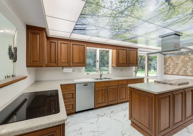 Photo 4 of Single family home for sale at 212 Cheviot Dr, Bartlett, IL 60103 | MLS# 12726400 | Listing updated on 2026-09-15