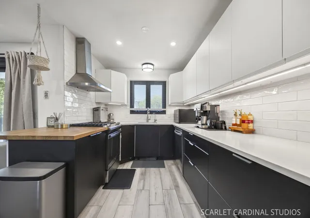 Photo 2 of Condo for sale at 528 Pershing Ave #E, Glen Ellyn, IL 60137 | MLS# 12726427 | Listing updated on 2026-09-19