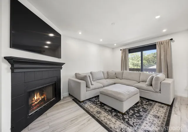 Photo 3 of Condo for sale at 528 Pershing Ave #E, Glen Ellyn, IL 60137 | MLS# 12726427 | Listing updated on 2026-09-19