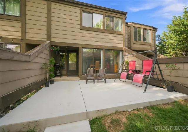 Photo 2 of Townhouse for sale at 175 N Glengarry Dr #C, Geneva, IL 60134 | MLS# 12726432 | Listing updated on 2026-09-08